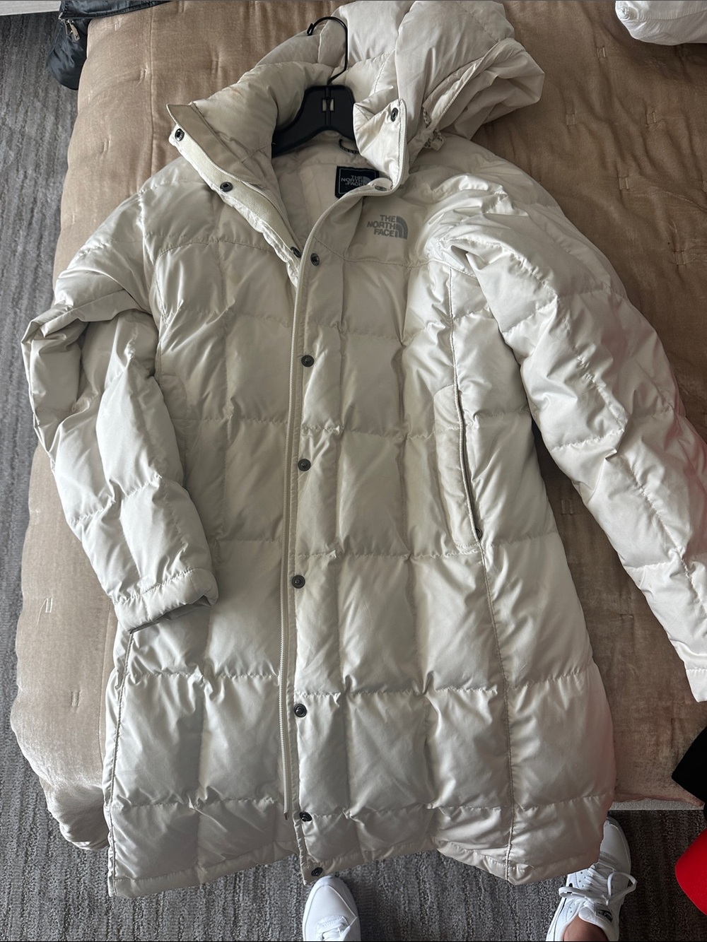 The North Face Women’s XS Light Cream Long Puffer Coat with Hood